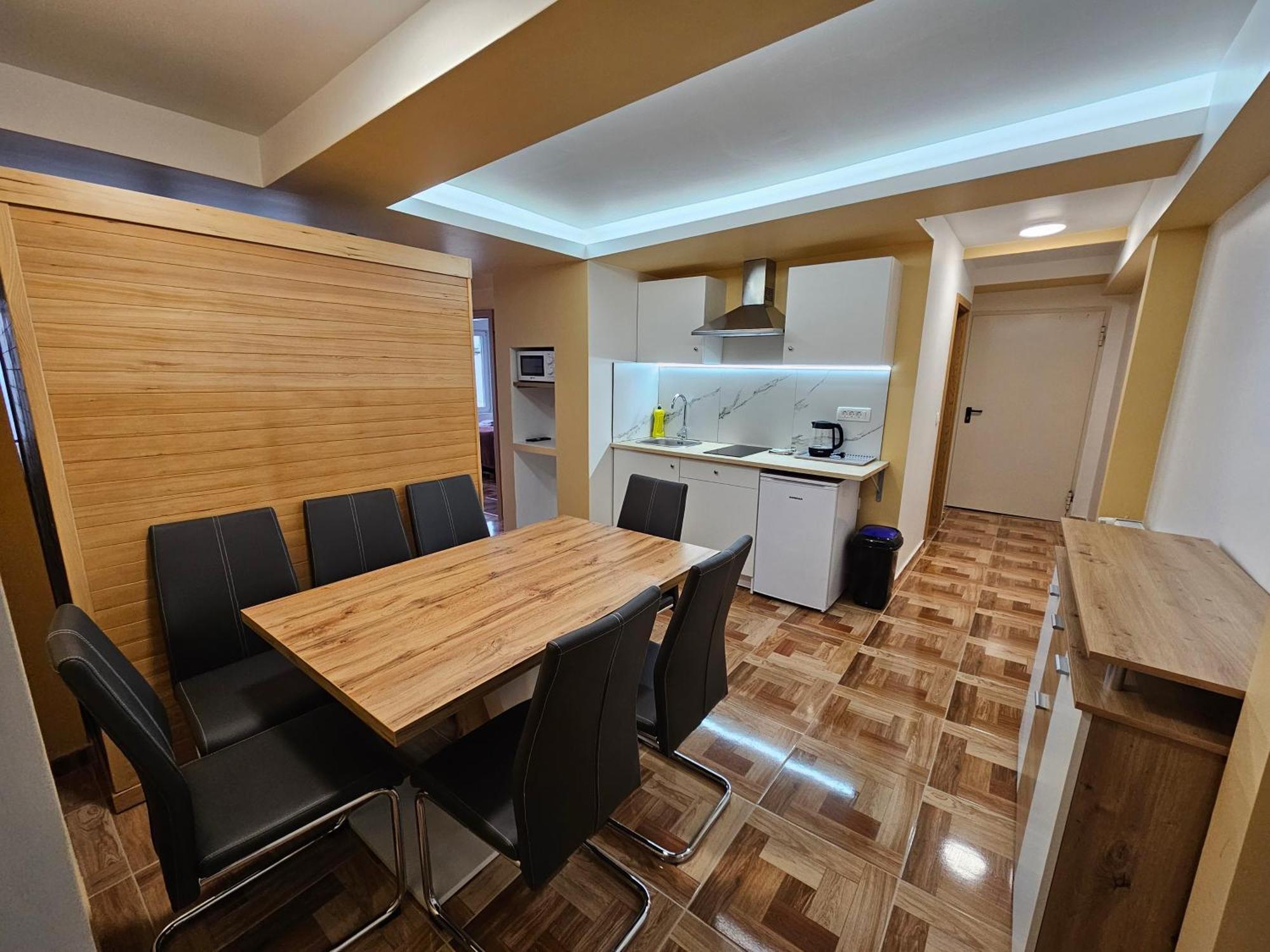 Royal & Apartment *