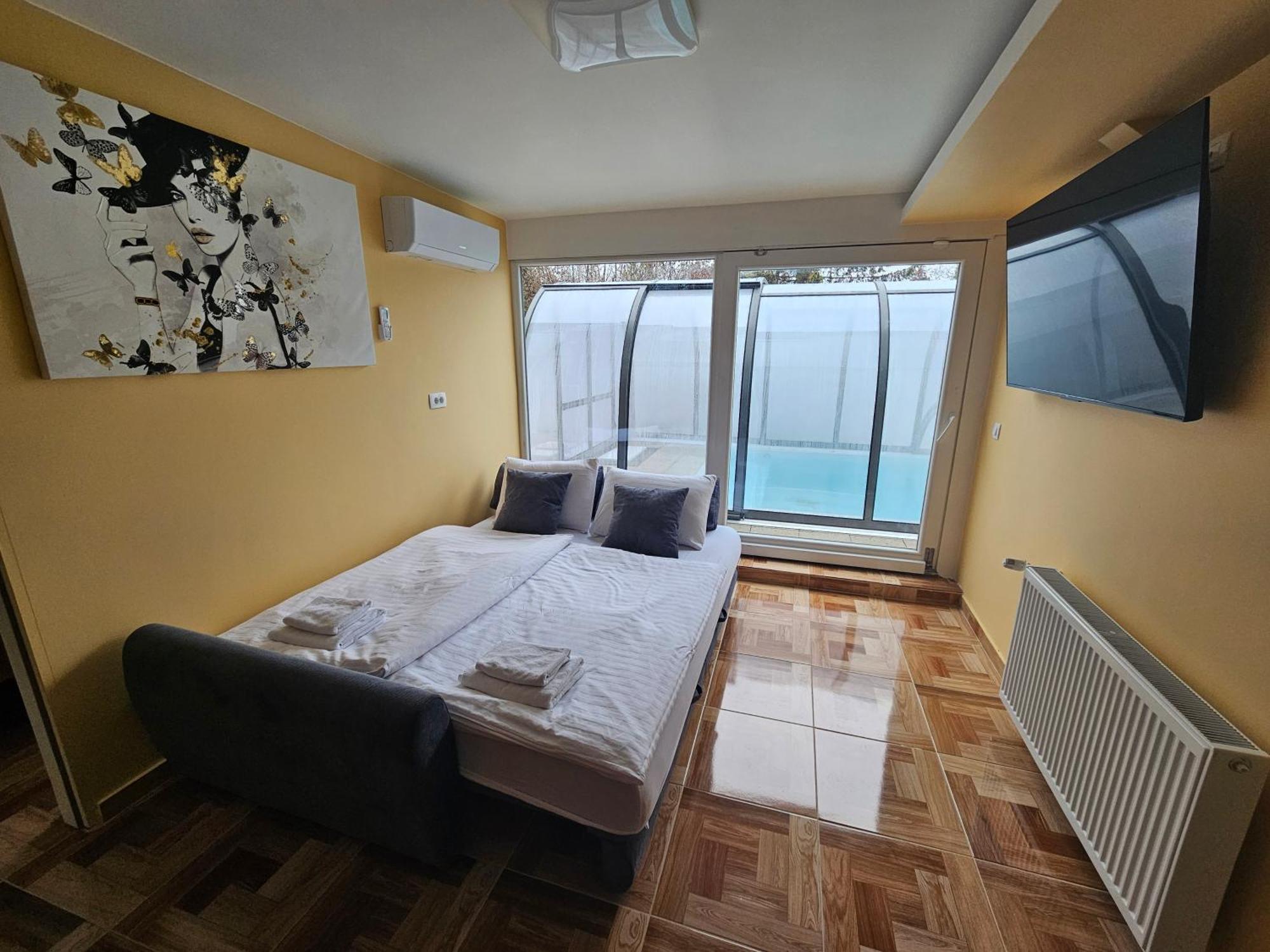 Royal & Apartment *